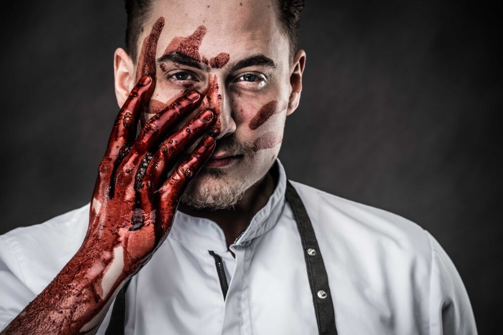 Werbefotografie - Portraitfotografie Florian Wörgötter - Bewerbung für "Junge Wilde 2019" - Schwarzer Hintergrund - Blut im Gesicht