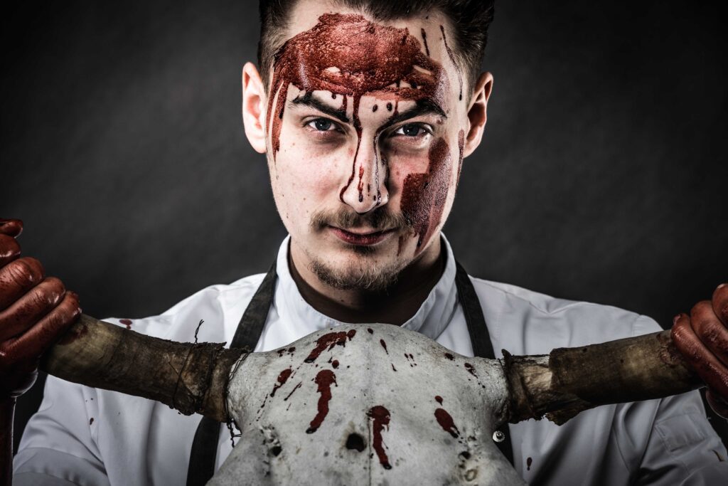 Werbefotografie - Portraitfotografie Florian Wörgötter - Bewerbung für "Junge Wilde 2019" - Schwarzer Hintergrund - Blut im Gesicht