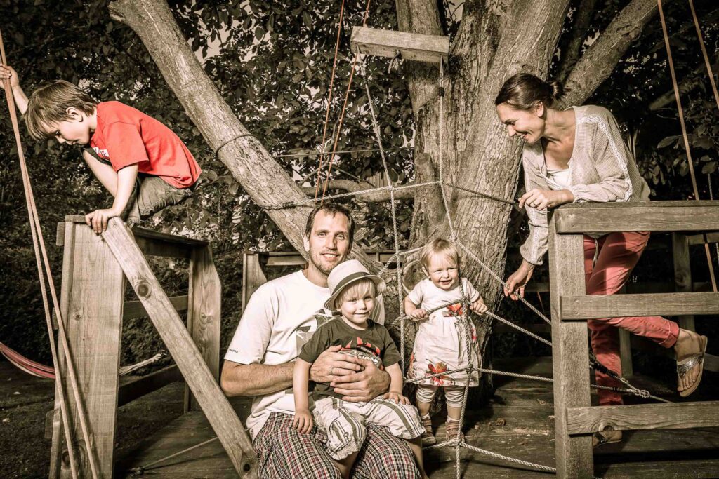 Portraitfotografie - Familienportrait in einem Baum