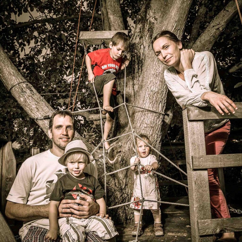 Portraitfotografie - Familienportrait in einem Baum