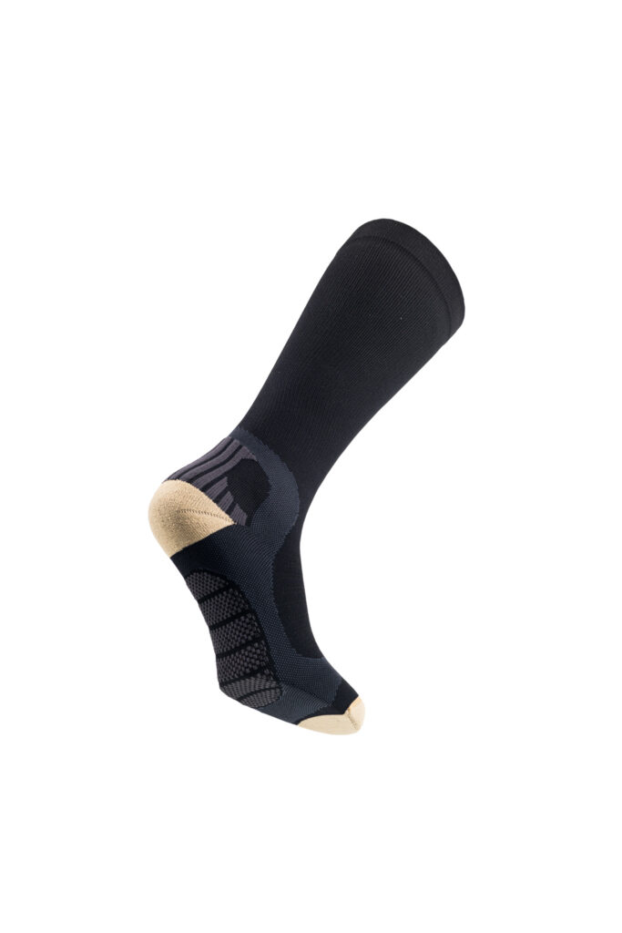 Werbefotografie - Bootdoc - Wintersteiger - Sportsocken - Fotostudio - Produktaufnahme der schwarzen, hohen Socken