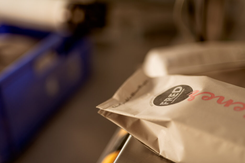 Werbefotografie FRED Kaffe - Produktaufnahme der Verpackungen des Kaffees