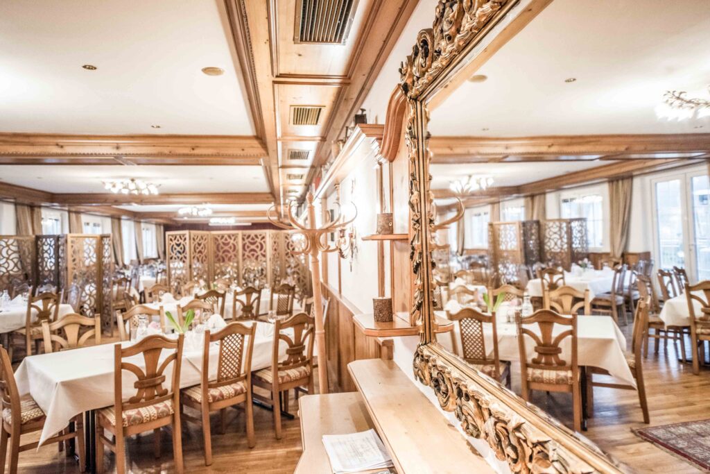 Werbefotografie Gasthaus Hofmann - Architekturaufnahme des Gastraumes