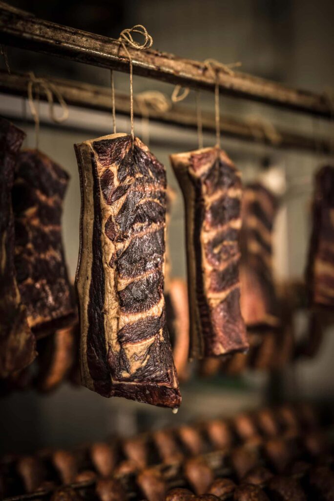 Werbefotografie für das Gasthaus Kögl - Produktaufnahme von getrocknetem Fleisch