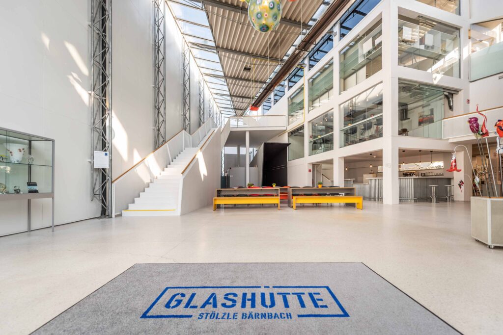 Werbefotografie - Stoelzle Oberglas - Glashütte - Architekturaufnahe des Eingangs