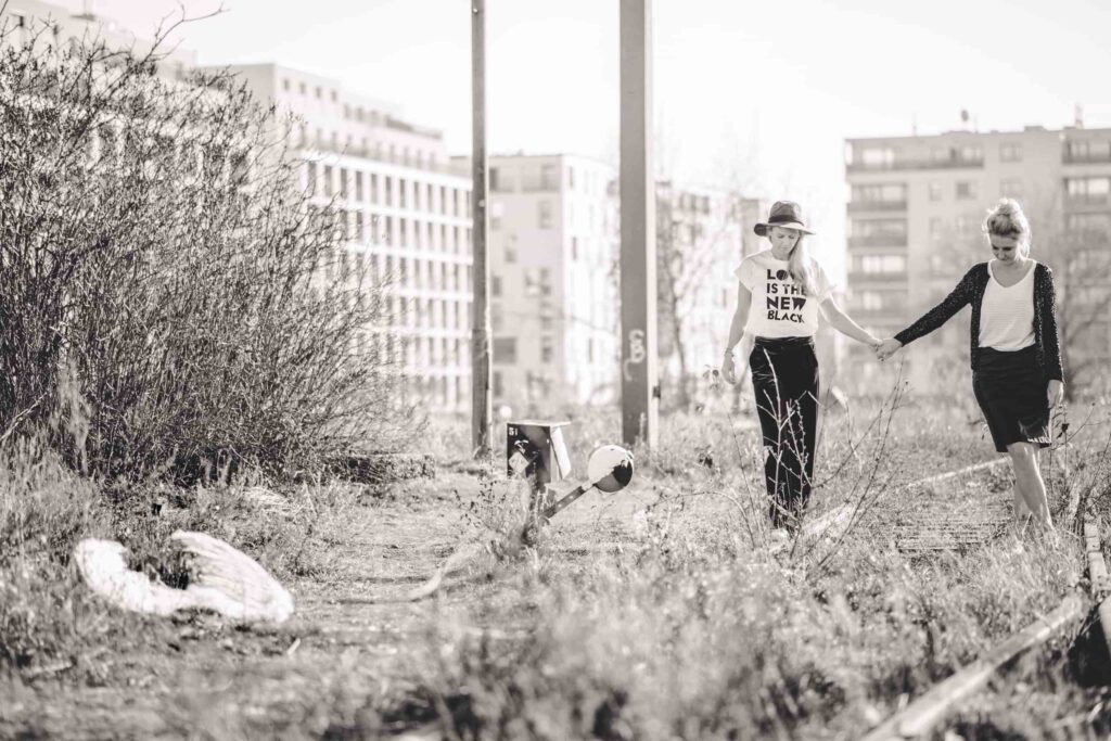Werbeaufnahme für das Geschäft LUV in Wien- Portraitaufnahme der Geschäftsführerinnen