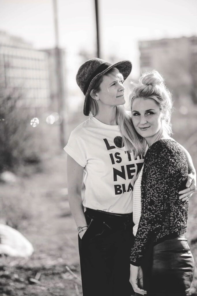 Werbeaufnahme für das Geschäft LUV in Wien- Portraitaufnahme der Geschäftsführerinnen