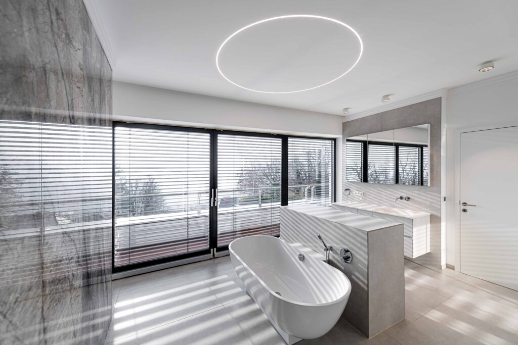 Werbefotografie Living Lights - Architekturaufnahme eines Badezimmers mit Lampen von Living Lights