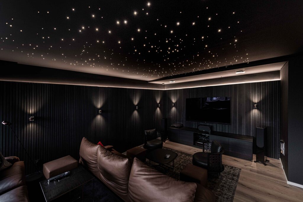 Werbefotografie Living Lights - Architekturaufnahme eines Heimkinos mit Lampen von Living Lights