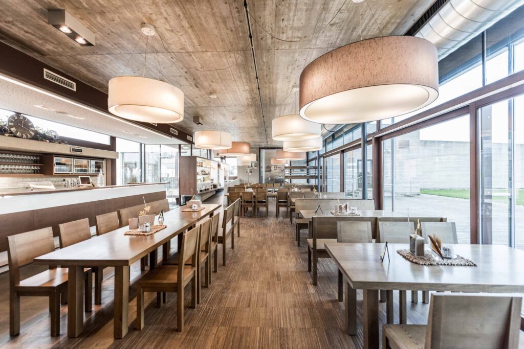 architekturaufnahme vom Innenraum des Buschenschanks Jahner