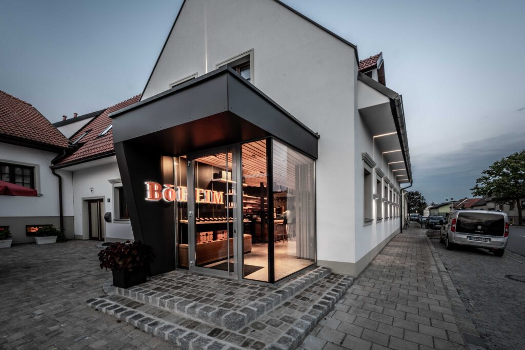 Architekturfotografie - Weingut Böheim - Außenaufnahme des Eingangs