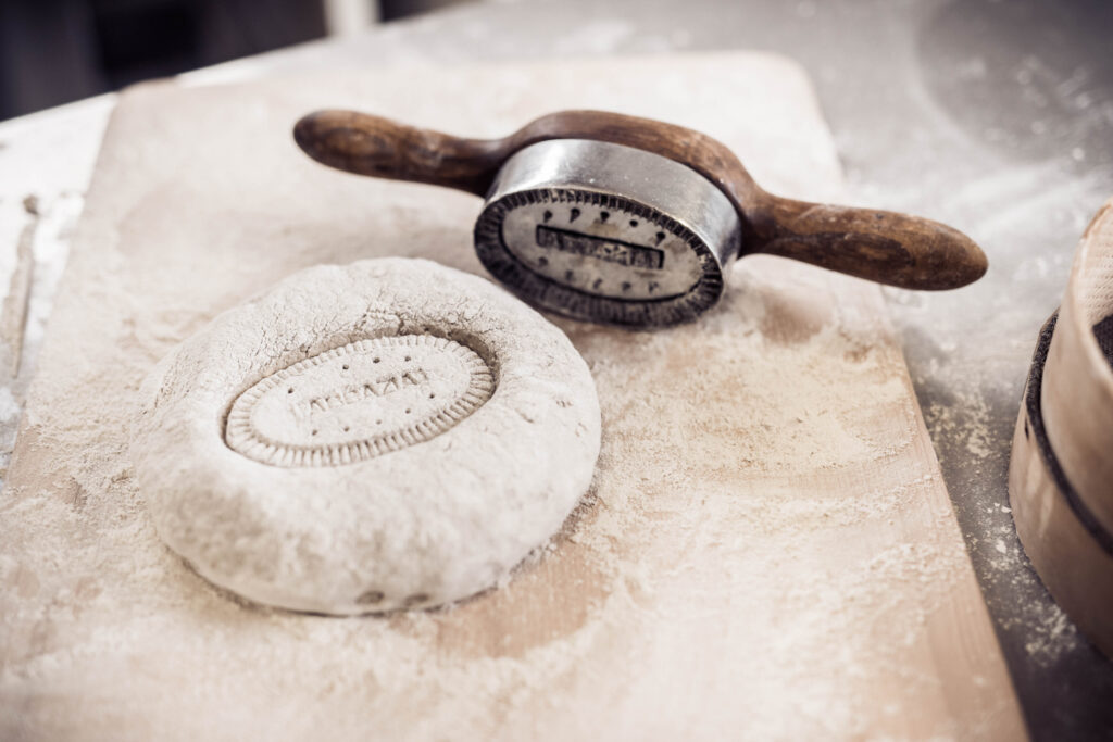 Werbefotografie Bäckerei & Konditorei Jechart in Edelschrott - Produktaufnahme des Teiges von Abazia
