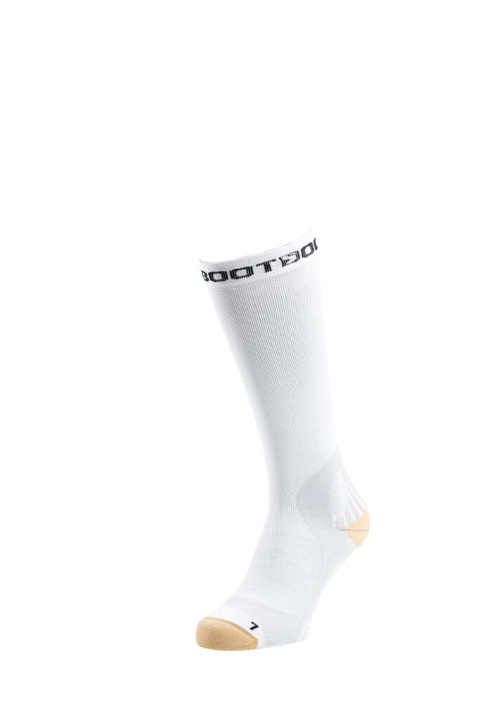 Werbefotografie - Bootdoc - Wintersteiger - Sportsocken - Fotostudio - Produktaufnahme der weißen, hohen Socken