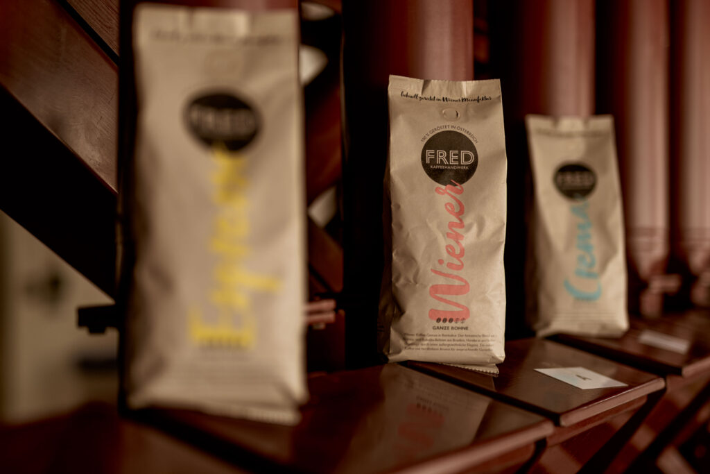 Werbefotografie FRED Kaffe - drei Packungen der verschiedenen Röstungen