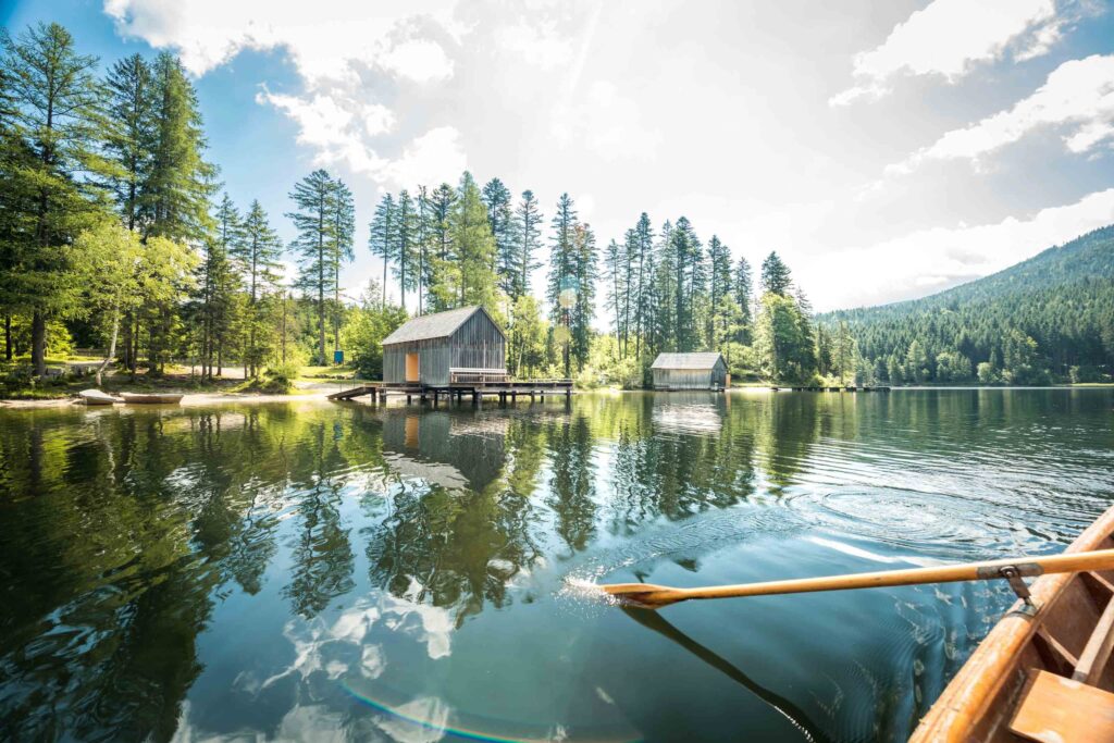 Werbefotografie für Genuss am See - Fotografie des Ödensees mit einem Boot