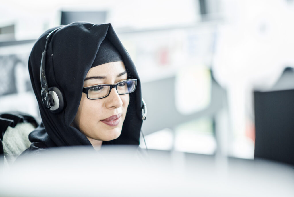 Werbefotografie für ITSV - Porträtaufnahme einer Frau im Callcenter