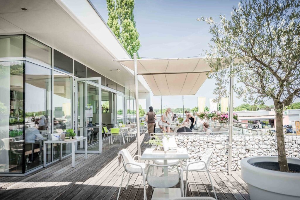 Werbeaufnahme für das Geschäft/Cafe Livios - Architekturaufnahme des Gebäudes