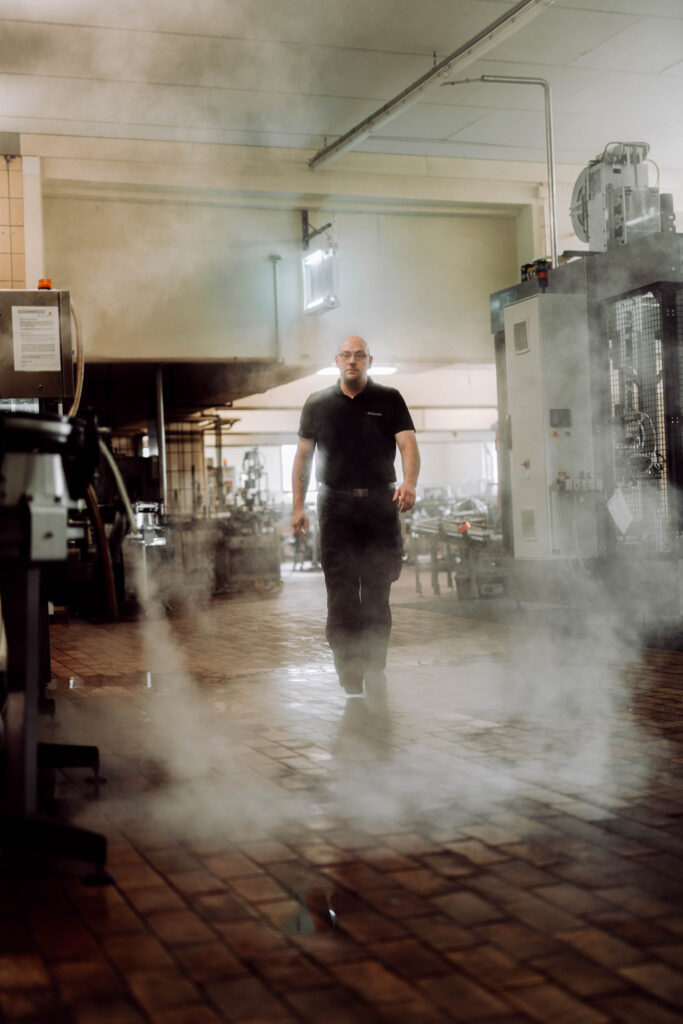 Werbefotografie Winzergenossenschaft Achkarren - Imagefoto eines Mannes in der Weinproduktion