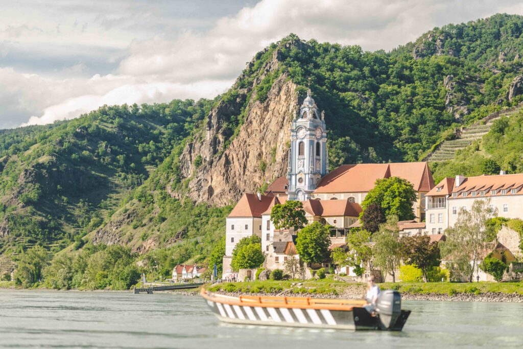 Werbefotografie- Aufnahme eines Bootes auf der Donau