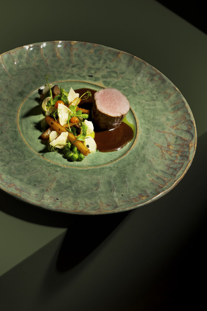 Foodfotografie auf grünem Teller und grünen Hintergrund