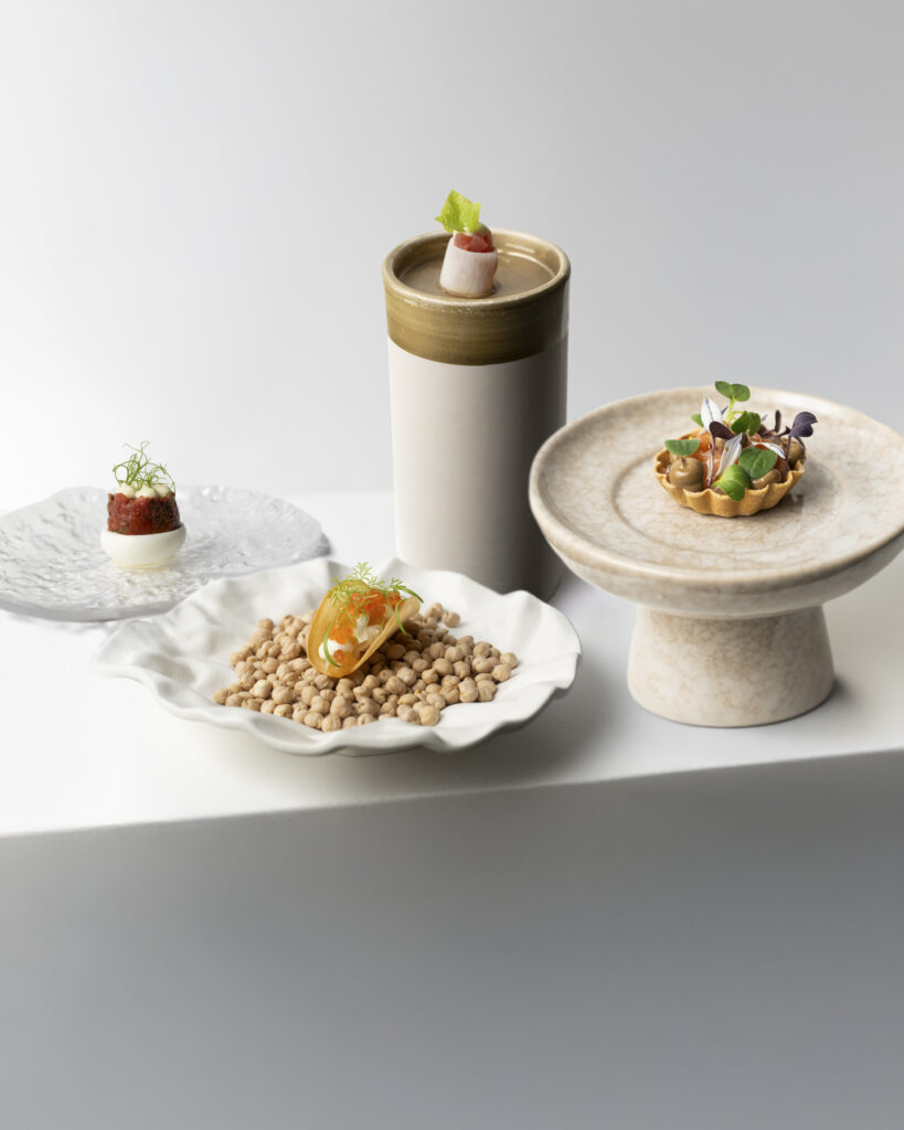 Foodfotografie auf weißem Teller und weißem Hintergrund