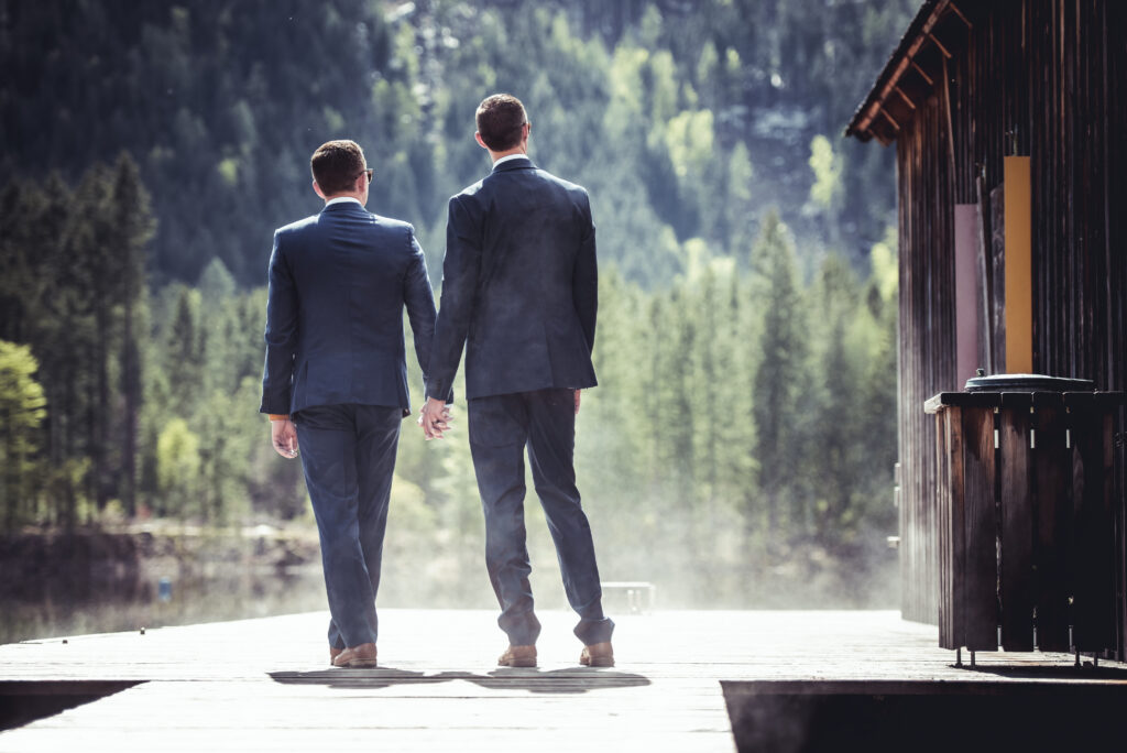 Hochzeitsfotografie- Porträtaufnahme zwei Männer im Anzug