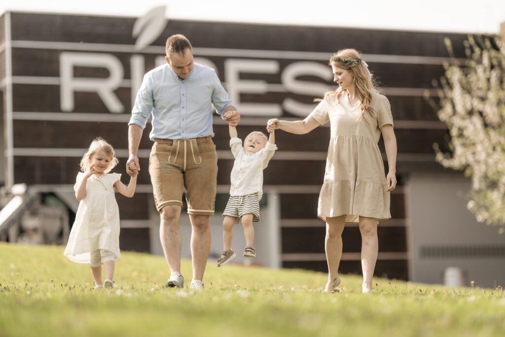 Werbefotografie- Aufnahme der Familie des Familienunternehmen RIbes